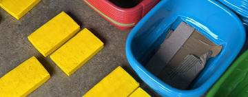 Aduana Nacional detecta 30 paquetes de cocaína en baldes con “macaco”