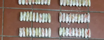 Cae mujer con 101 capsulas de cocaína con destino a Puerto Quijarro