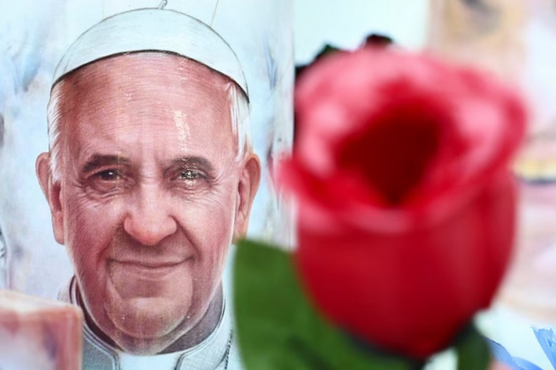 El estado de salud del papa, aún ingresado: “Ha dormido bien por la noche y ahora está descansando”