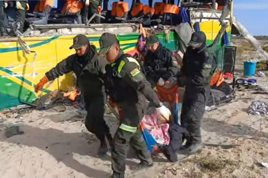 Colisión frontal de omnibuses se cobra la vida de 37 personas