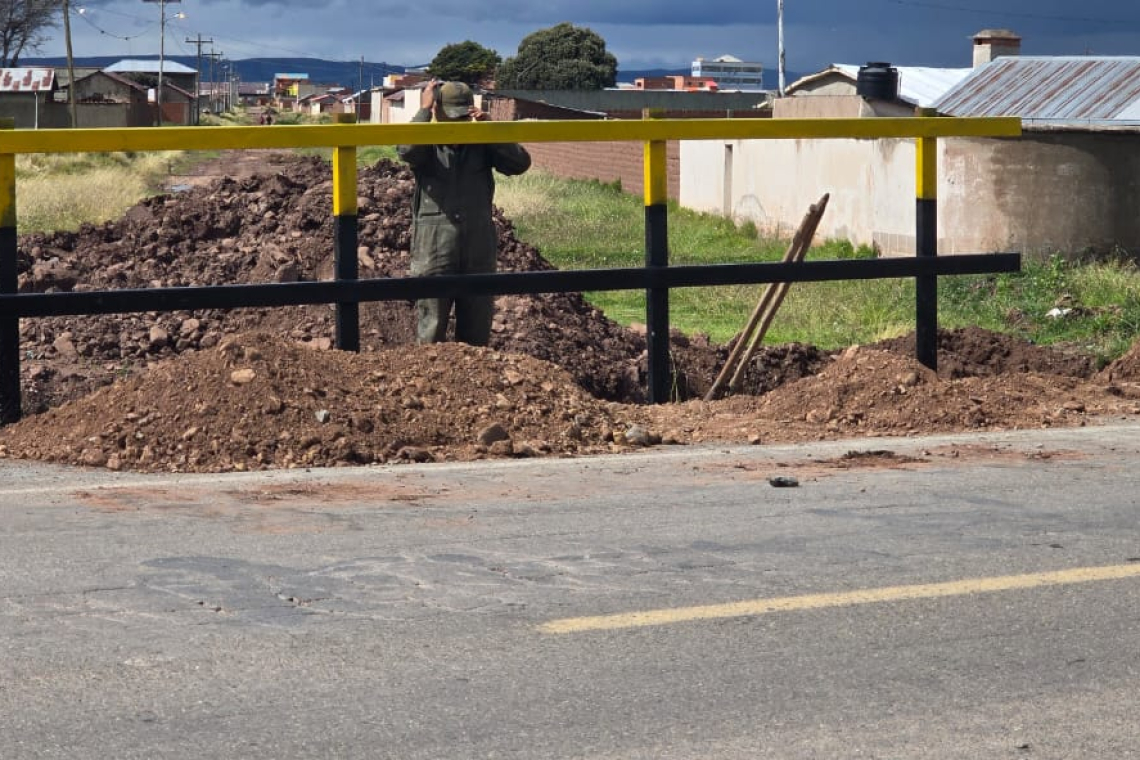 En ofensiva contra el crimen sitúan defensivos de acero en rutas clandestinas