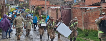 Defensa Civil desplaza militares y ayudan a damnificados en Codavisa