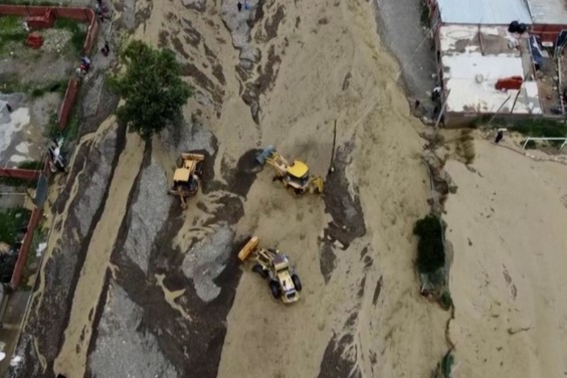 Luis Arce informa de la entrega de 10 toneladas de ayuda a 1.750 familias damnificadas por el clima en La Paz