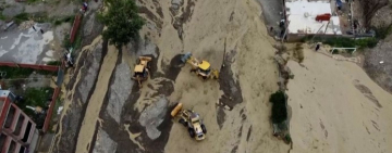 Luis Arce informa de la entrega de 10 toneladas de ayuda a 1.750 familias damnificadas por el clima en La Paz