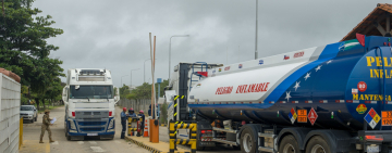 YPFB descarga 7,5 millones de litros de gasolina 