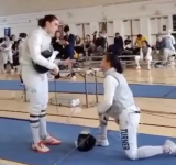 Una esgrimista se niega a pelear contra una mujer transgénero