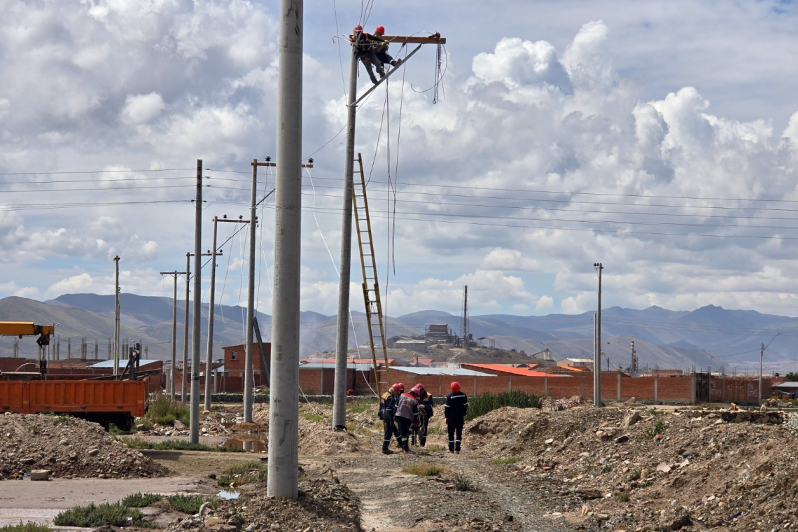 Avanza proyecto para potenciar suministro eléctrico en la zona industrial de Oruro 