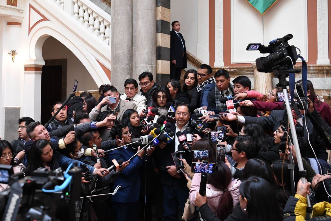 Presidente Arce reprocha que el Legislativo no apruebe crédito para asegurar voto en el exterior