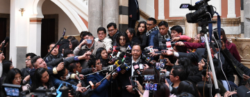 Presidente Arce reprocha que el Legislativo no apruebe crédito para asegurar voto en el exterior