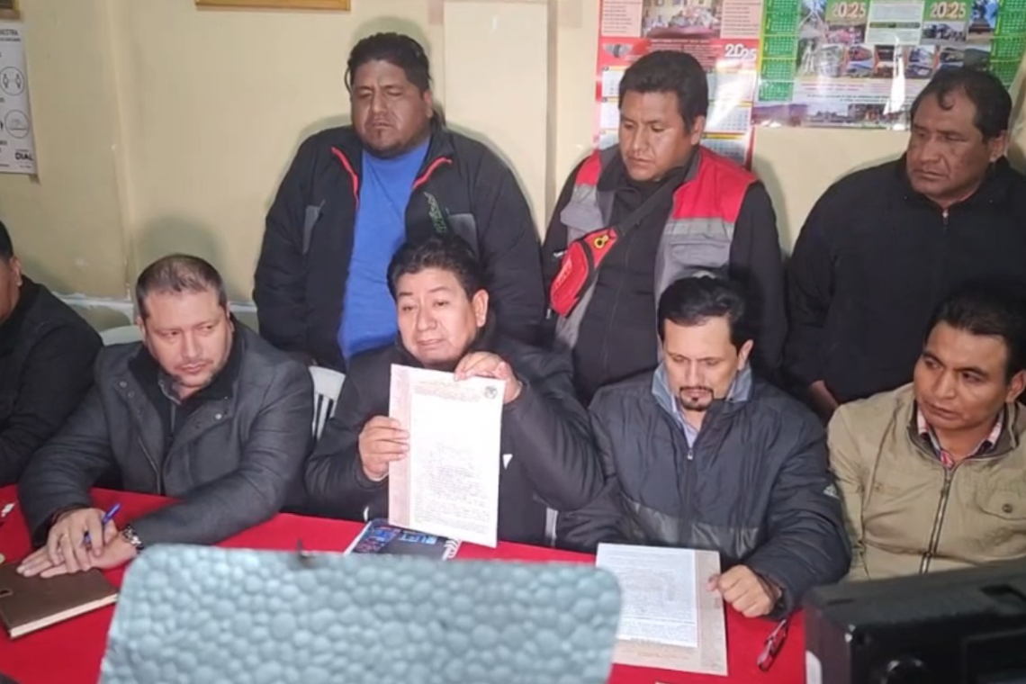 Chóferes levantan bloqueos a los Yungas tras acuerdo con el Gobierno, se reanudan viajes desde la Terminal Minasa 