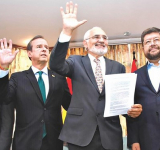 Bloque opositor se quiebra y Carlos Mesa se aleja de la vocería