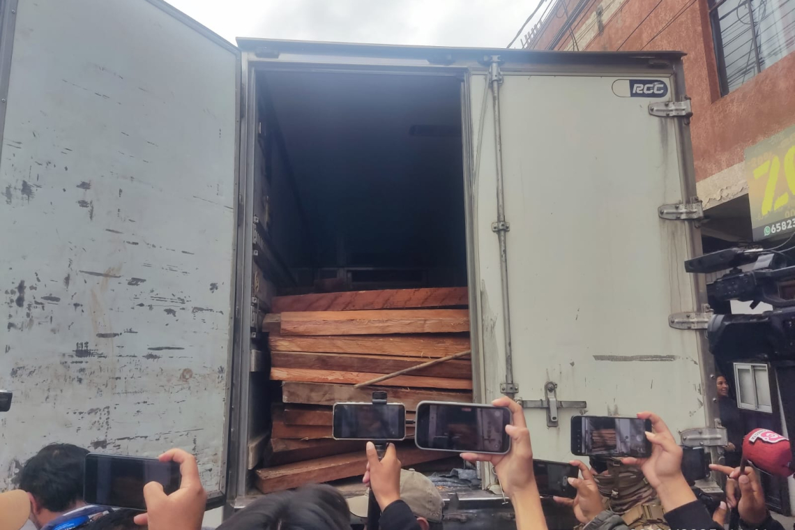 Desarticulan red de tráfico de madera ilegal en furgones frigoríficos de carne