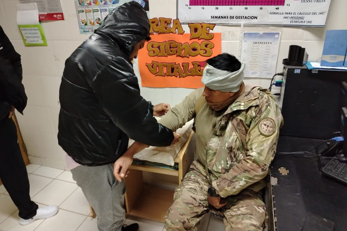 Contrabandistas y comunarios atentan contra la vida de militares