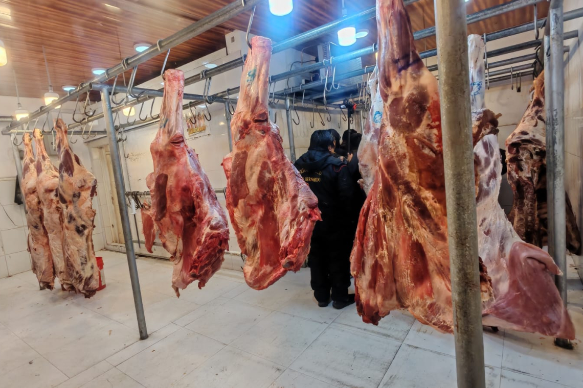 Defensa del Consumidor controla expendio de carne en El Alto