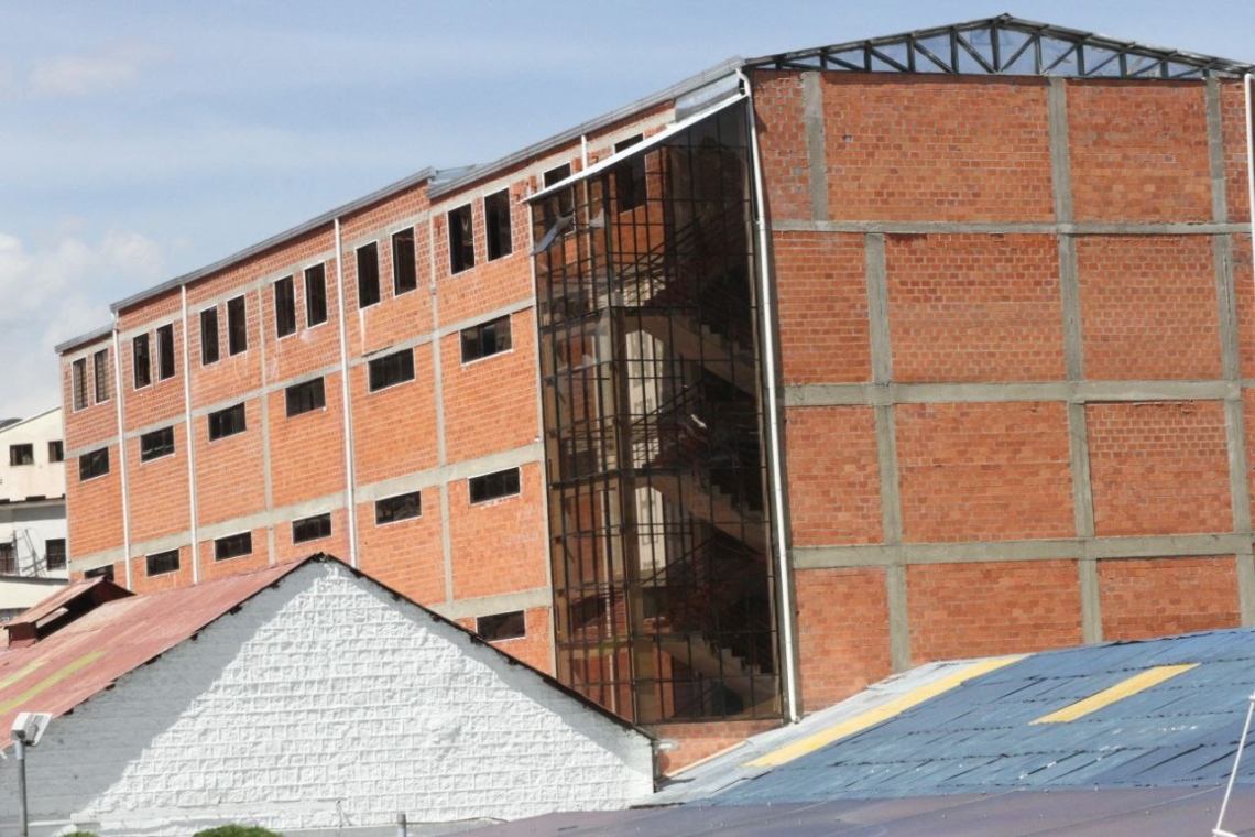 Armada Boliviana entrega edificio Educativo de cinco niveles en La Paz