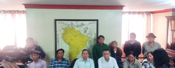 Gobierno acuerda con floricultores controles en frontera con el Perú
