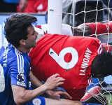 La impactante lesión que sufrió una figura de la Premier tras chocar con el palo: fue operado de urgencia y está en coma