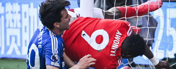 La impactante lesión que sufrió una figura de la Premier tras chocar con el palo: fue operado de urgencia y está en coma