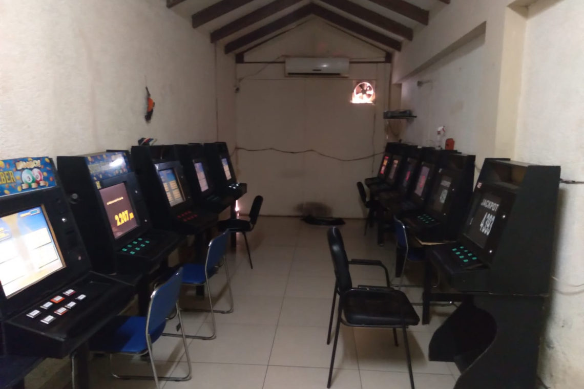 AJ interviene juego ilegal y confiscan seis maquinas