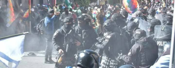 Condenan violencia contra periodistas en disturbios callejeros de evistas