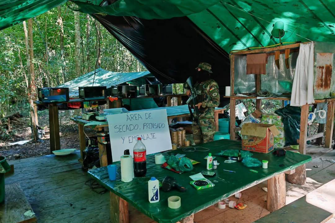 En Villa Tunari incautan 190,7 kilos de clorhidrato e incineran laboratorio