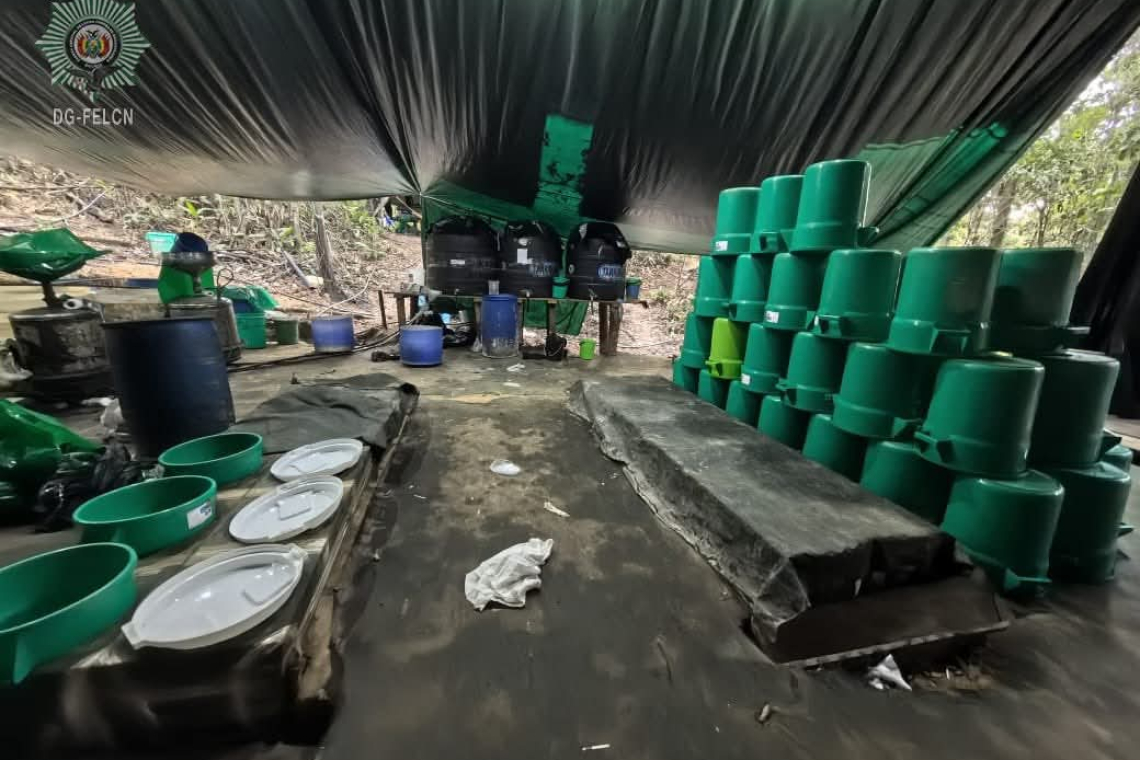 FELCN desmantela laboratorio y afecta al ilícito con $us 300.000