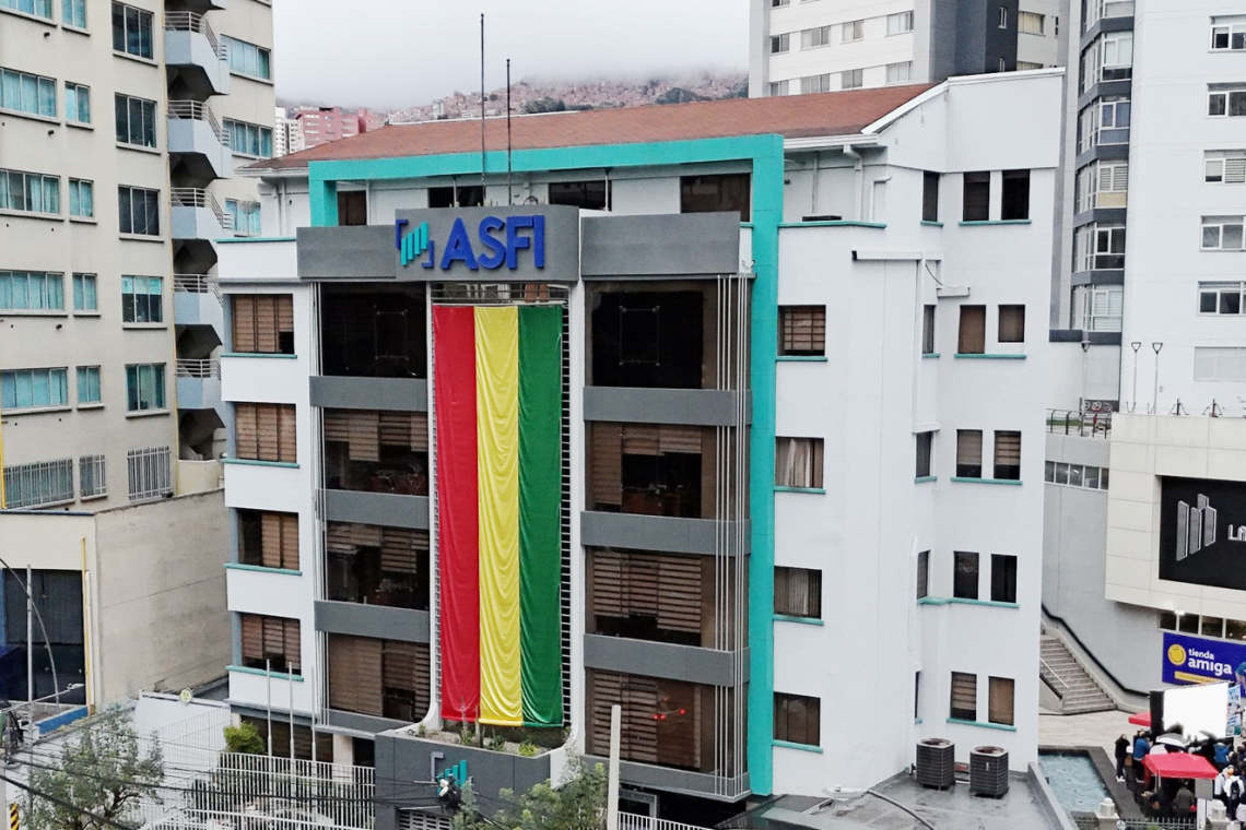 Créditos y depósitos del sistema financiero boliviano crecen en 5,2% y 3,1% a abril 