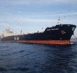 Al menos 7 buques aguardan descarga de 190.000 metros cúbicos de combustibles en Arica