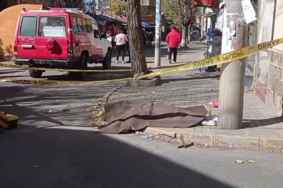 Universitaria cae desde un sexto piso y muere; Fiscalía presume suicidio