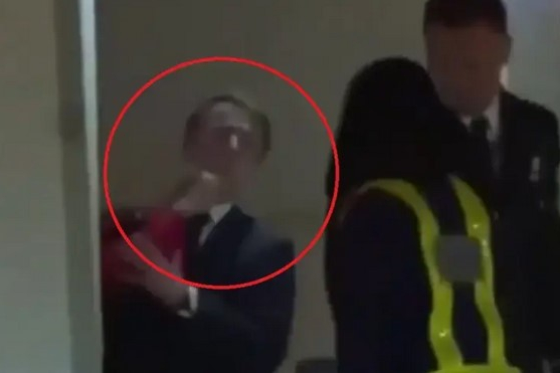 Macron reacciona tras la bofetada que le dio su mujer 