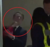 Macron reacciona tras la bofetada que le dio su mujer 