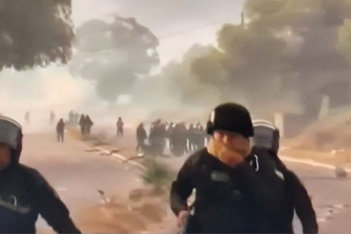 Policías desbloquean puente Khora en Vinto y recuperan ambulancia atacada por evistas