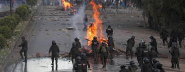 Presidente expresa sus condolencias con familias de policías victimados en Llallagua 