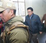 Ex ministro Siles, se presentó, quedó aprehendido y pasa la noche en la FELCC