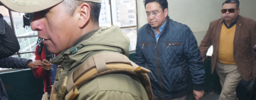 Ex ministro Siles, se presentó, quedó aprehendido y pasa la noche en la FELCC