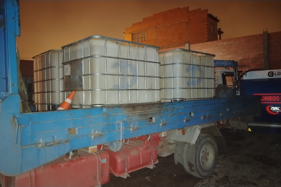 En El Alto hallan acopio de carburantes y comisan dos cisternas con 44.000 litros de Diésel Óil