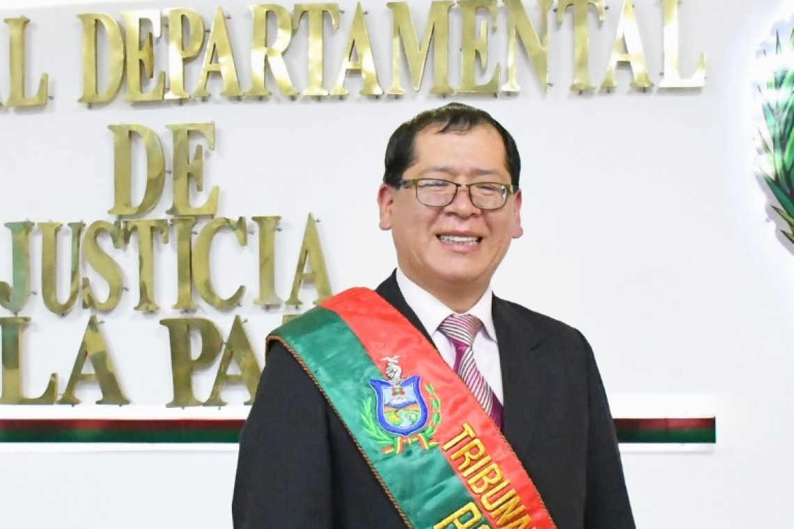 Aprehenden al expresidente del TDJ de La Paz por el caso "Consorcio", se presentó voluntariamente y alegó inocencia