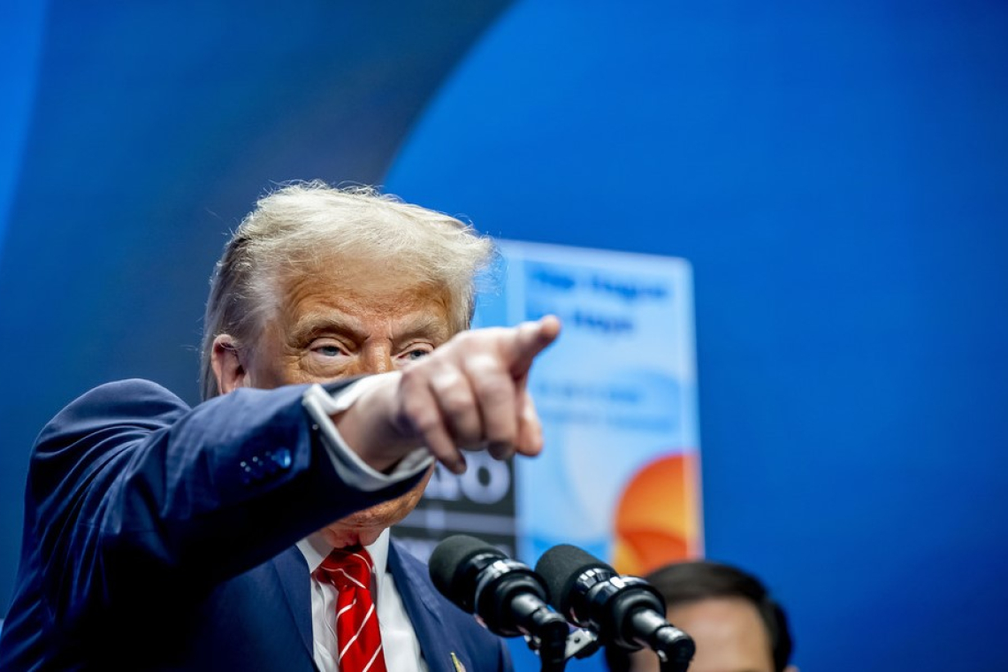 Trump insta a echar 'como un perro' a periodista que reportó sobre el ataque no muy exitoso contra Irán