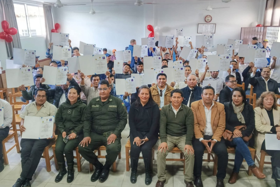 En cárcel de Tarija se gradúan 56 internos en mano de obra