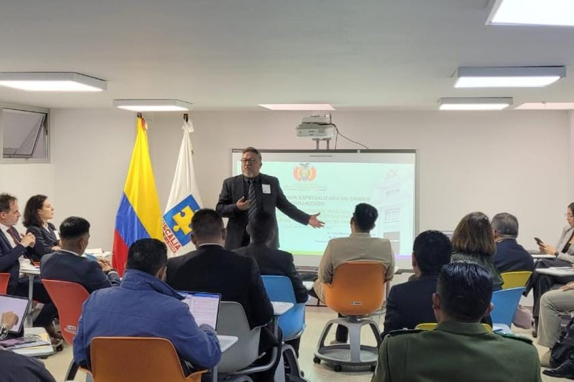 Bolivia participa en taller de capacitación contra el crimen en Colombia
