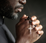 Pastor agredió sexualmente a una feligresa bajo pretexto de "expulsar demonios"