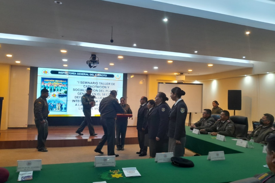 Plan de Género en Bolivia: Ejército actúa contra la violencia hacia las mujeres