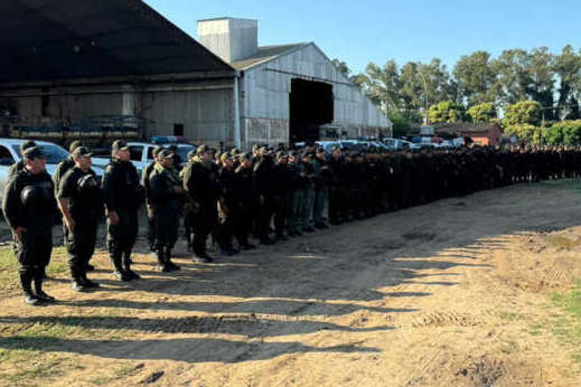 Despliegan operativo policial para desalojar a avasalladores armados en Santa Rita