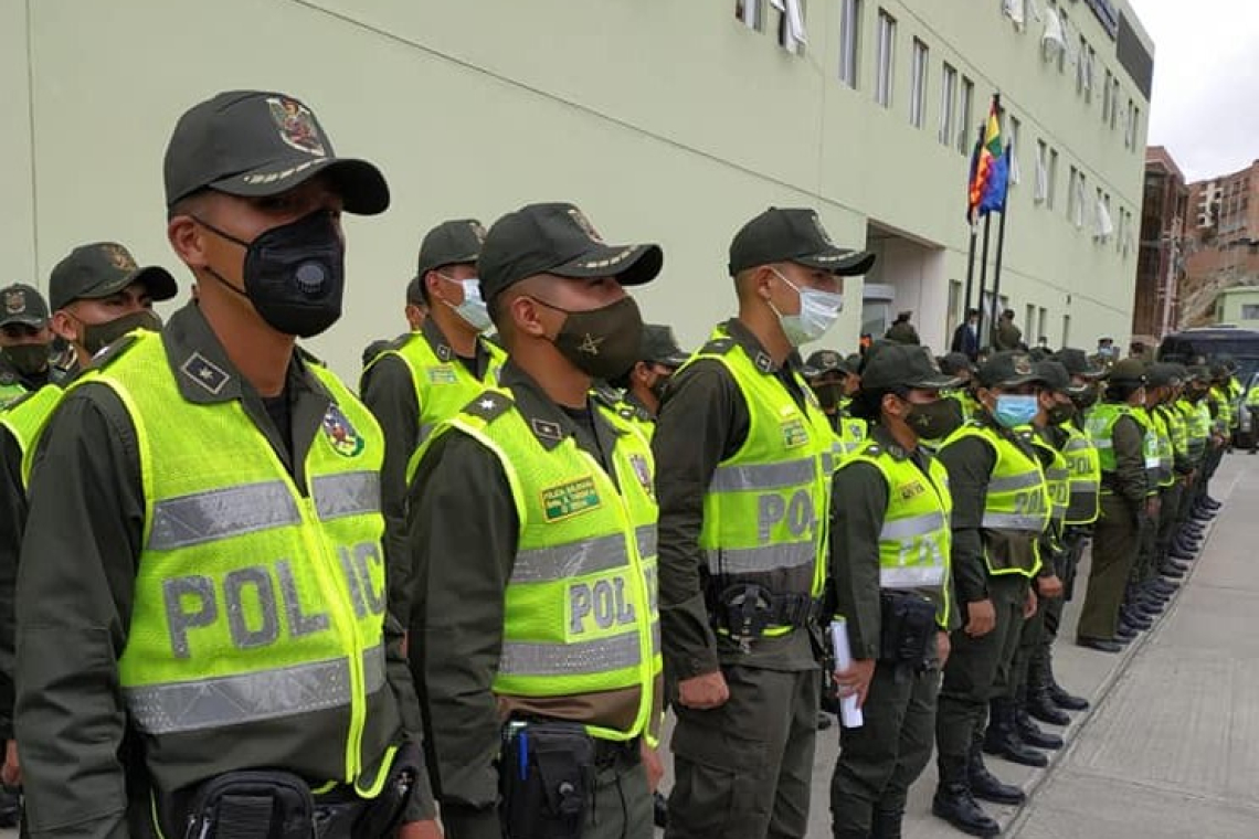 Al menos 500 efectivos de la Policía se desplazarán este martes en La Paz y El Alto por las fiestas julianas