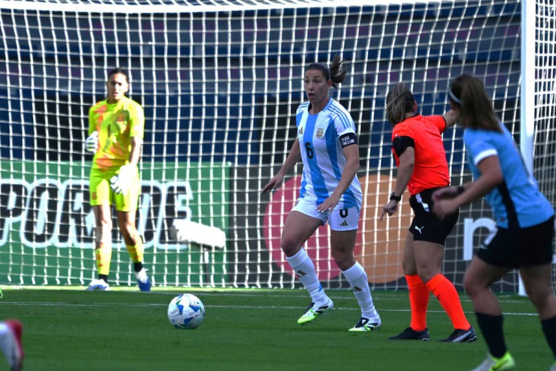 Argentina se impuso ante Uruguay y debutó en la Copa América femenina con una sonrisa