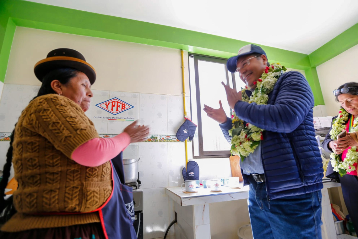 Arce celebra a La Paz con la entrega de redes de gas, viviendas y electrificación con más de Bs 24 millones