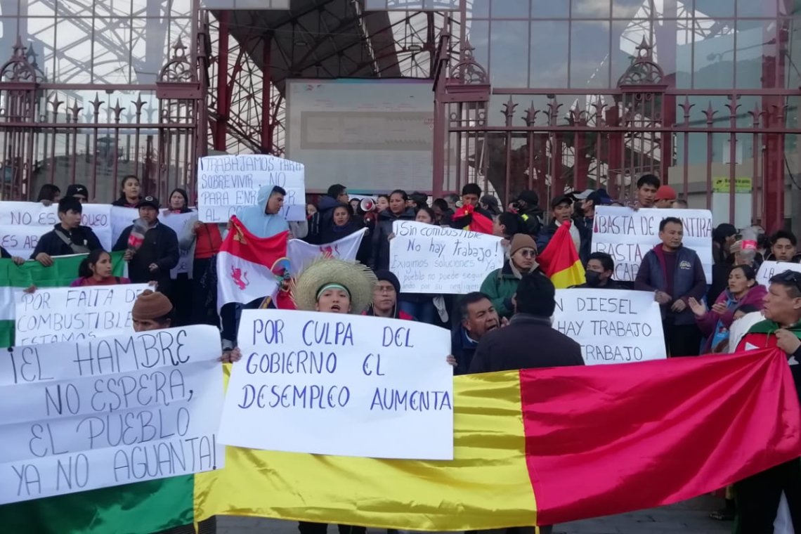 Transporte Interdepartamental se moviliza por Diesel en La Paz