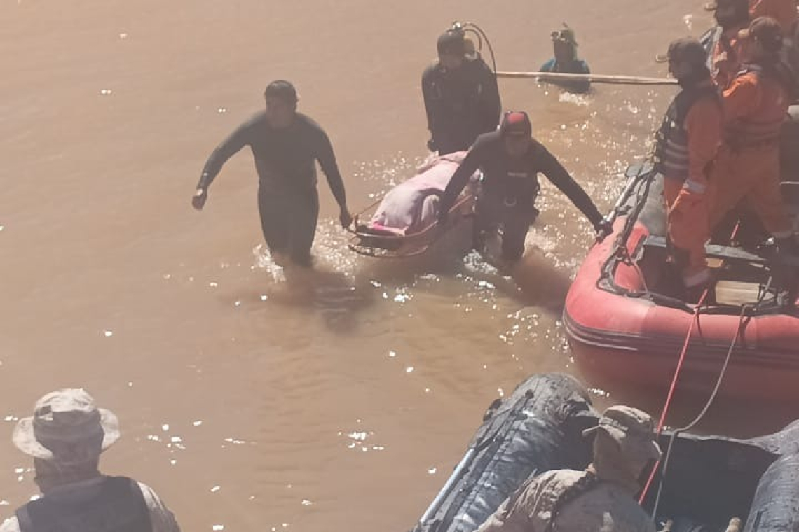 En Desaguadero marinos recuperan cuerpo sin vida y buscan a otro desaparecido