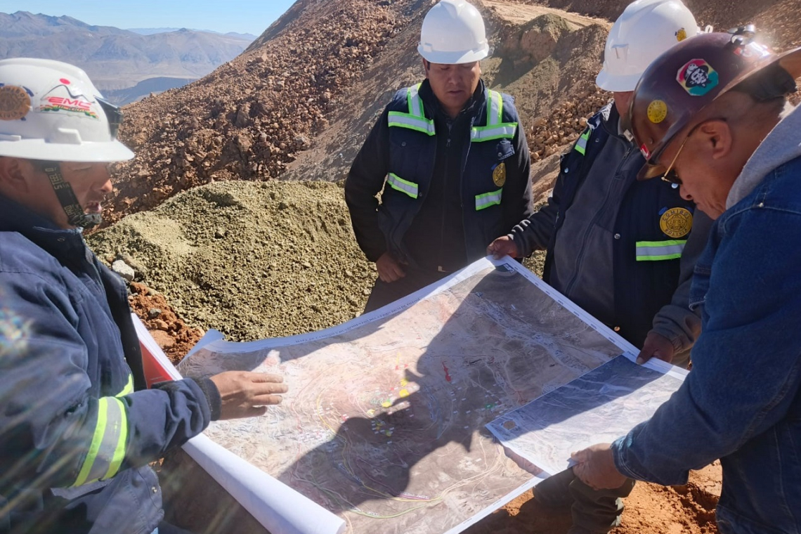 Trasladan 1.500 toneladas diarias de desechos metalúrgicos para mitigar 145 hundimientos en el Cerro Rico de Potosí