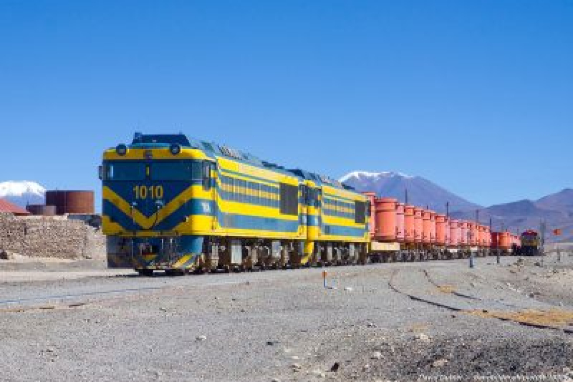 Bolivia y Chile hablan de reactivar el ferrocarril Charaña-La Paz